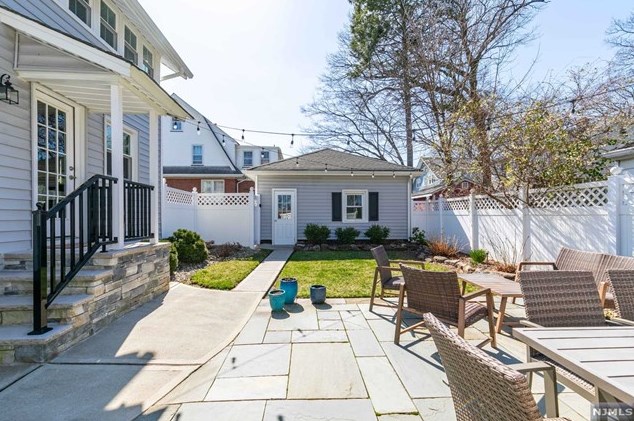 14 Courier Pl, Rutherford NJ  07070-1102 exterior