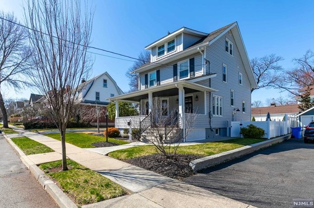 14 Courier Pl, Rutherford, NJ 07070-1102