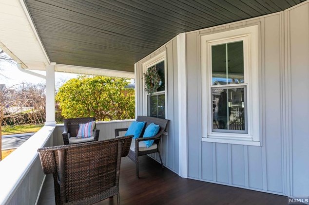 14 Courier Pl, Rutherford NJ  07070-1102 exterior