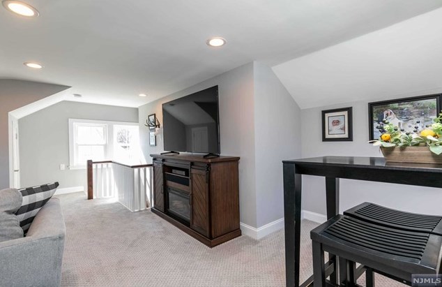 14 Courier Pl, Rutherford NJ  07070-1102 exterior