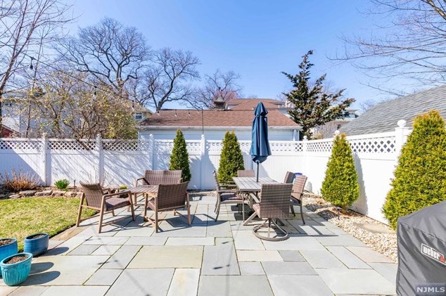 14 Courier Pl, Rutherford NJ  07070-1102 exterior