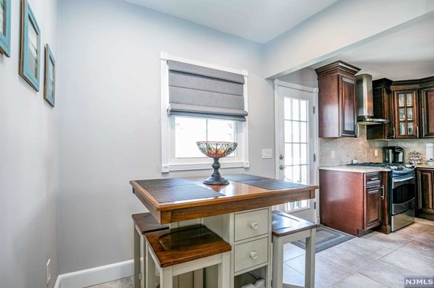 14 Courier Pl, Rutherford NJ  07070-1102 exterior