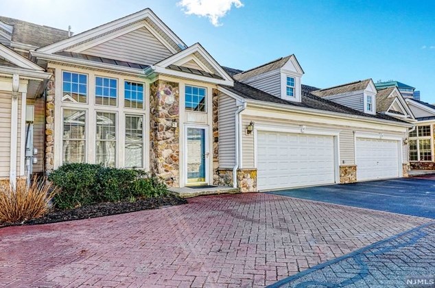 47 Quarry Dr #47, West Paterson, NJ 07424