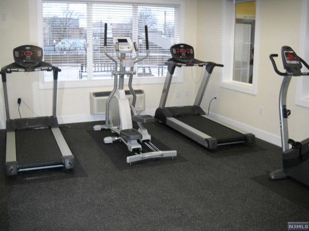 1 Parkway, Wallington, NJ 07057-1028