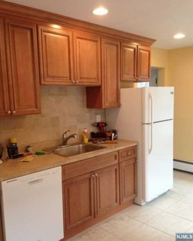 8 Linden Ave, Dumont, NJ 07628-1519