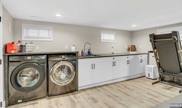 341 Herrick Ave, Teaneck NJ 07666-3306 exterior