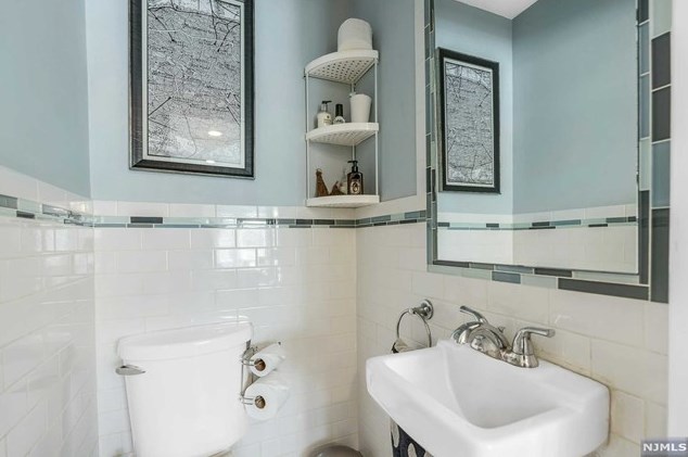 341 Herrick Ave, Teaneck NJ 07666-3306 exterior