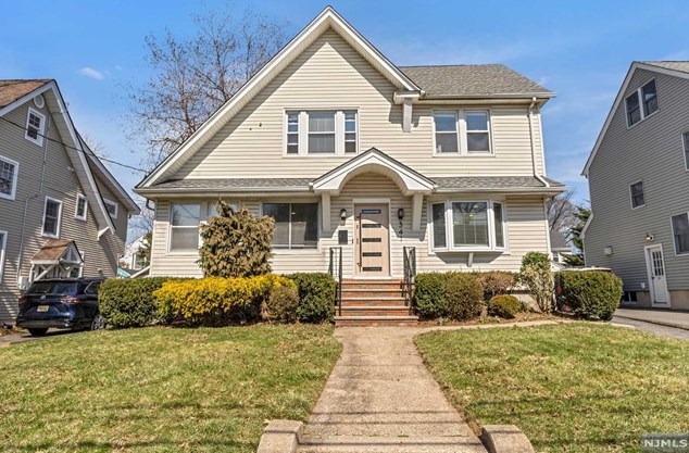 341 Herrick Ave, Teaneck, NJ 07666