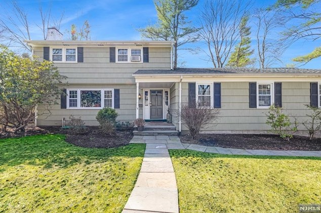 14 Raymond St, Harrington Park, NJ 07640