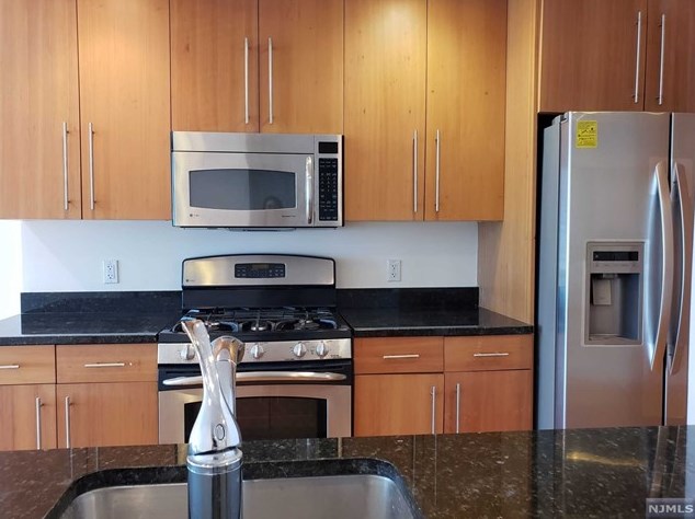 600 12th St #805, Palisades Park, NJ 07650