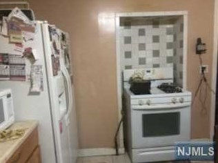 322 Hawthorne St, Orange NJ 07050-2813 exterior