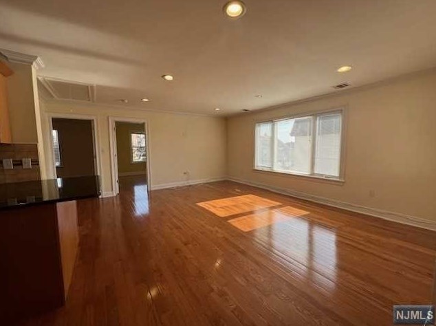 555 2nd St #2, Carlstadt, NJ 07072