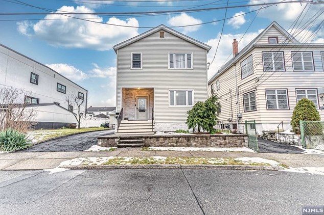 34 Dewitt St, Outwater, NJ 07026