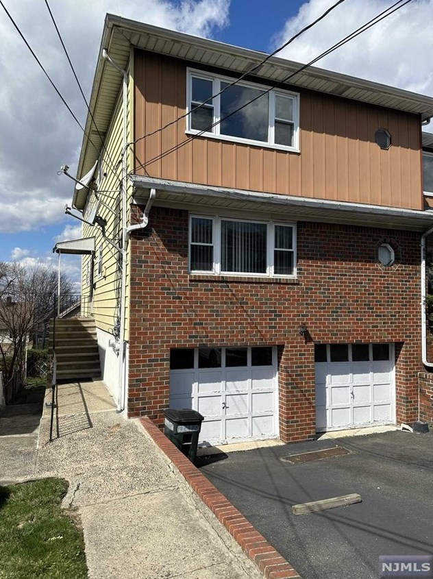 453 7th St, Palisades Park, NJ 07650