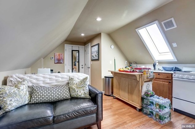 18 Bell St, Belleville NJ  07109-2731 exterior