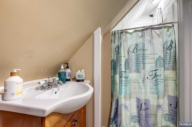 18 Bell St, Belleville NJ  07109-2731 exterior