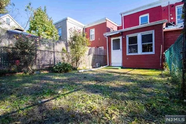 693 Chestnut St, Kearny NJ 07032-3014 exterior