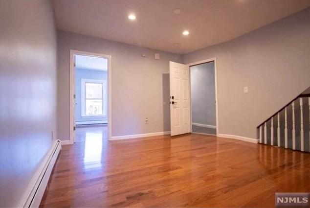 693 Chestnut St, Kearny NJ 07032-3014 exterior