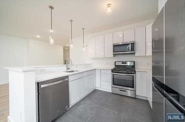 8621 River Rd #5-d, North Bergen, NJ 07047