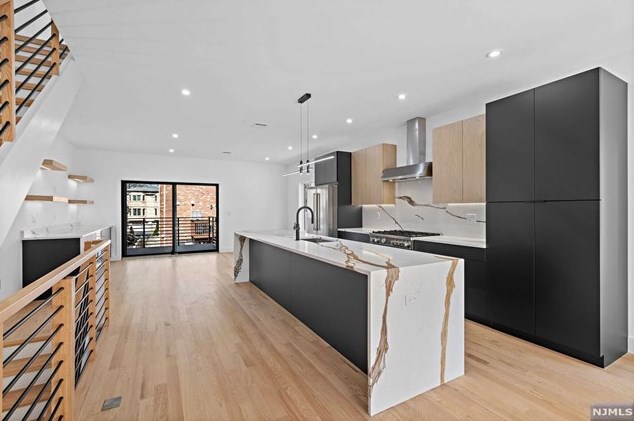237 Grant Ave, Cliffside Park, NJ 07010