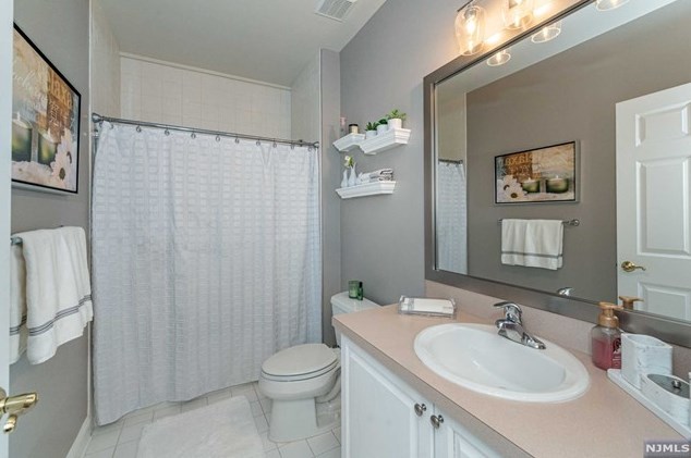 45 Schindler Way, Fairfield NJ  07004-2137 exterior