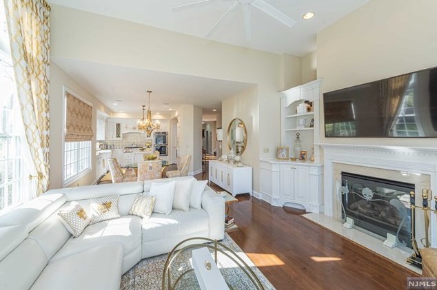 45 Schindler Way, Fairfield NJ  07004-2137 exterior