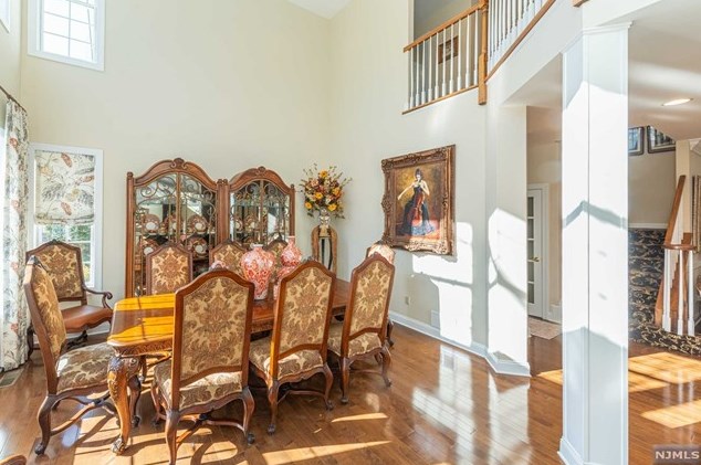 45 Schindler Way, Fairfield NJ  07004-2137 exterior