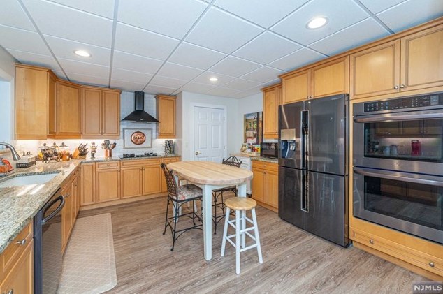 45 Schindler Way, Fairfield NJ  07004-2137 exterior