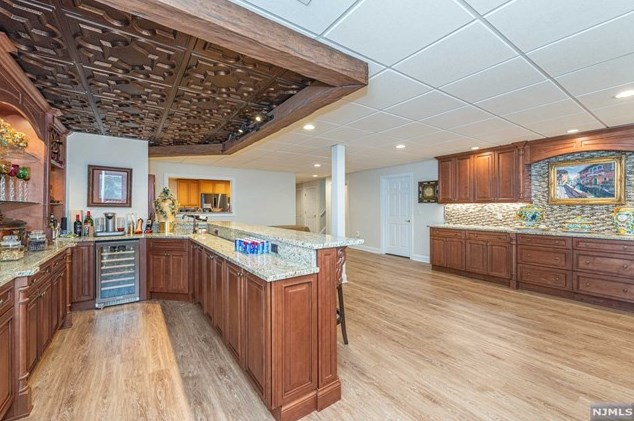 45 Schindler Way, Fairfield NJ  07004-2137 exterior