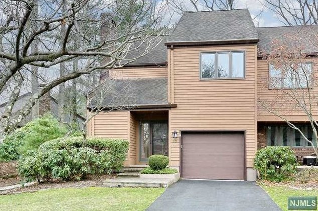 12 Bayard Ln, Mahwah, NJ 07430-2237