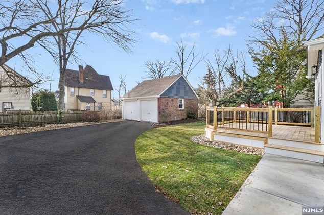 21 Raymond Ave, Rutherford NJ  07070-1131 exterior