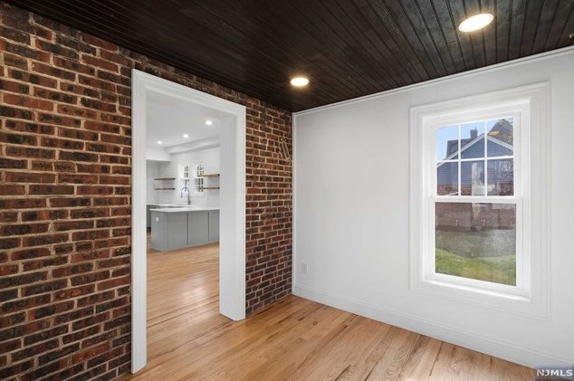 21 Raymond Ave, Rutherford NJ  07070-1131 exterior