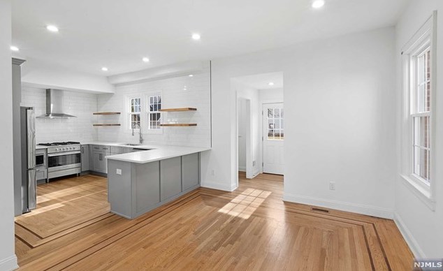 21 Raymond Ave, Rutherford NJ  07070-1131 exterior