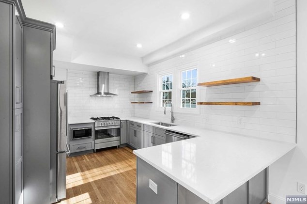 21 Raymond Ave, Rutherford NJ  07070-1131 exterior