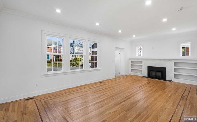 21 Raymond Ave, Rutherford NJ  07070-1131 exterior