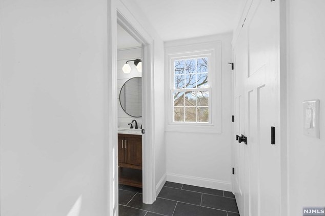 21 Raymond Ave, Rutherford NJ  07070-1131 exterior