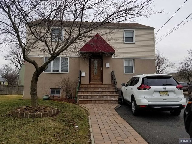 10 Charles Ct #2nd Fl, Lodi, NJ 07644