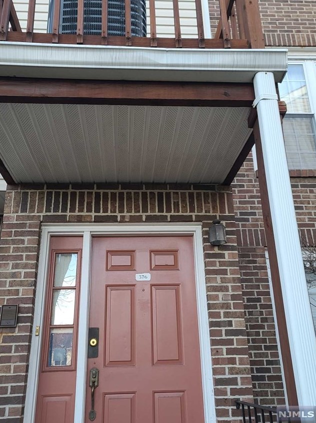 376 Village Ct, West Fort Lee, NJ 07024-2166