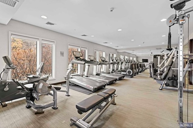 20 Cambridge Way, Union City NJ  07086-6660 exterior