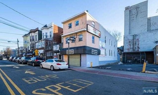 329 48th St, Union City, NJ 07087