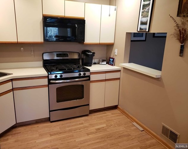 212 Robertson Way, Lincoln Park NJ  07035-1859 exterior