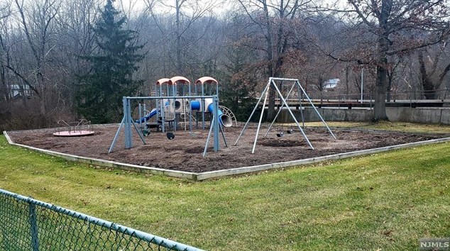 212 Robertson Way, Lincoln Park NJ  07035-1859 exterior
