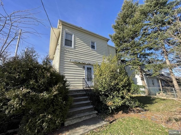 21 Barrows Ave #1st Floor, Rutherford, NJ 07070