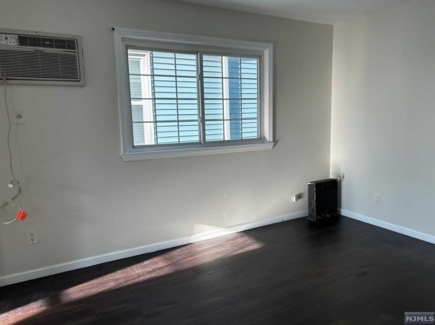 669 Devon St, Kearny NJ  07032-2949 exterior