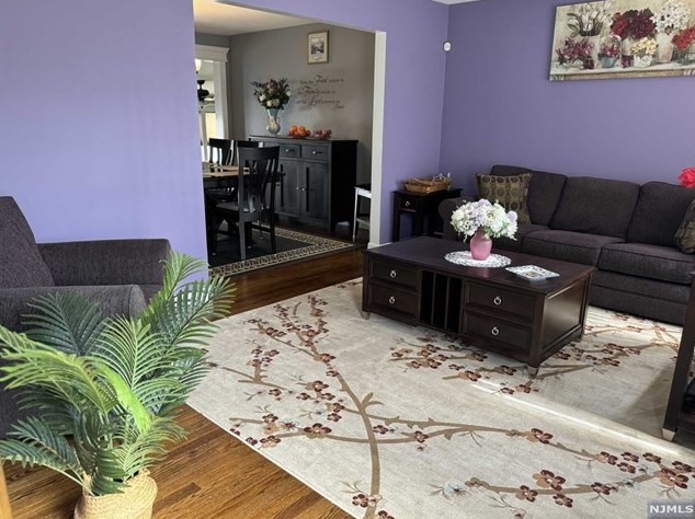 285 Evans Pl, Saddle Brook, NJ 07663