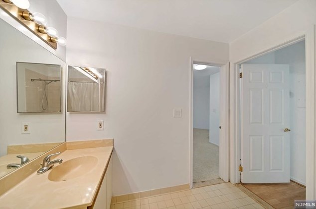 1449 Teresa Dr, West Fort Lee NJ 07024-2161 exterior