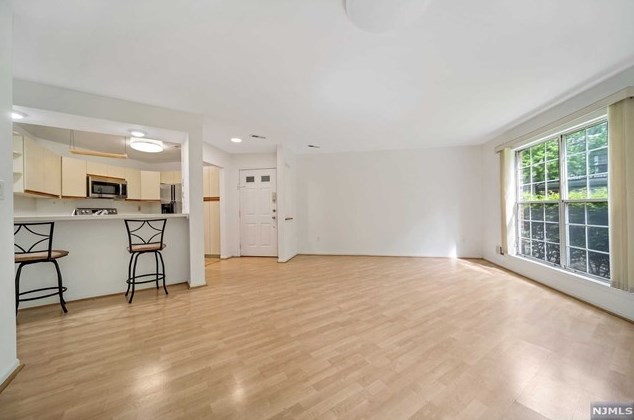 1449 Teresa Dr, West Fort Lee NJ 07024-2161 exterior