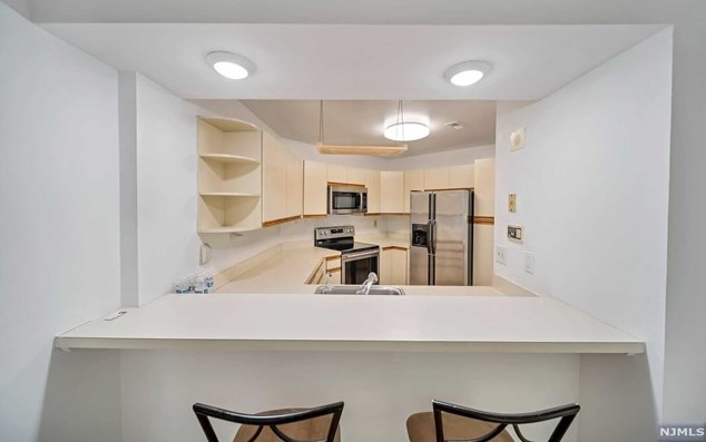 1449 Teresa Dr, West Fort Lee NJ 07024-2161 exterior