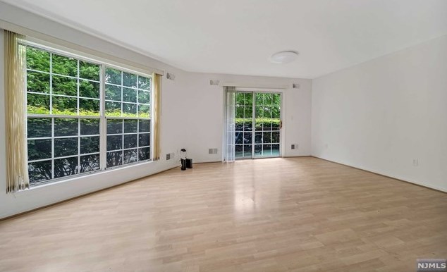 1449 Teresa Dr, West Fort Lee NJ 07024-2161 exterior