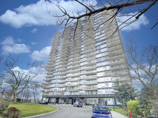 6050 Blvd E #20f, West New York, NJ 07093